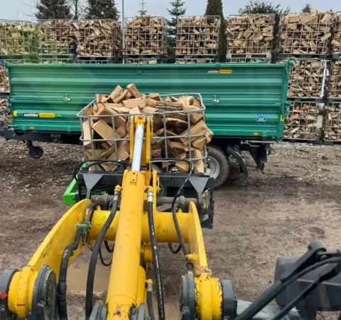 molle-galabau-brennholz-verladen-frontlader